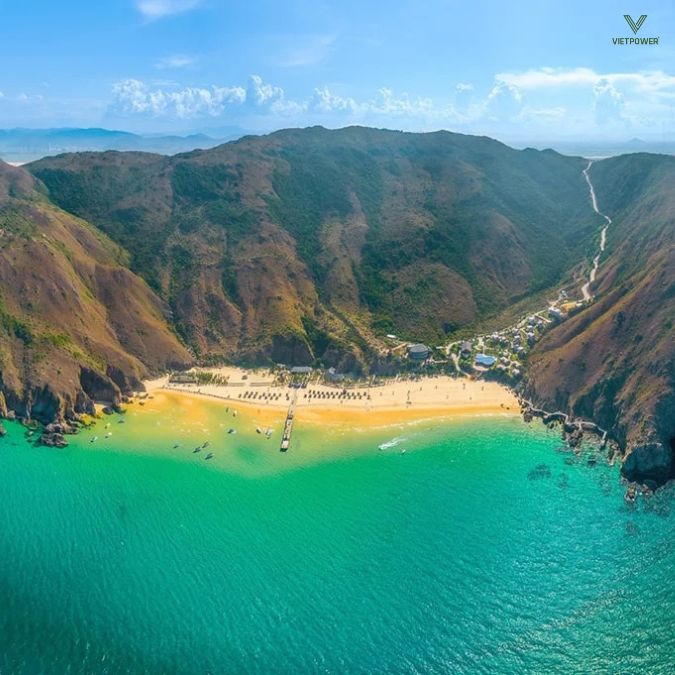 Bãi biển Kỳ Co phù hợp với các chương trình team building kết hợp trải nghiệm và khám phá