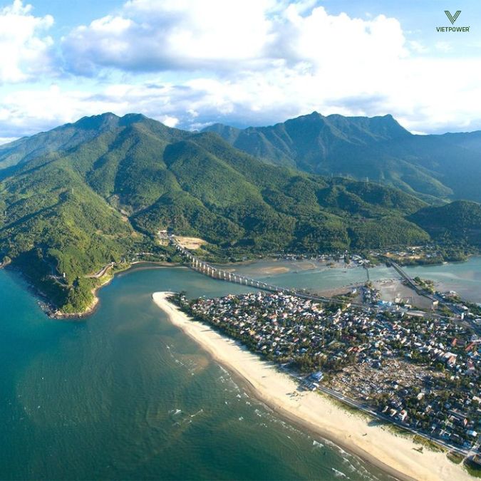 Bãi biển Lăng Cô mang đến không gian gắn kết riêng tư và trong lành