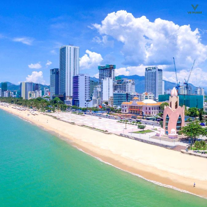 Bãi biển Trần Phú thuận lợi kết hợp team building với city tour và tour đảo