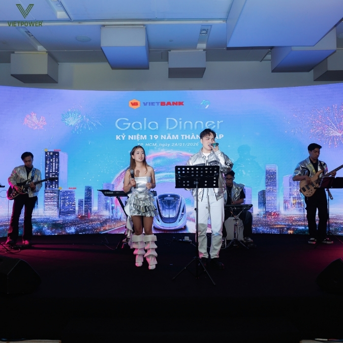 Khi tổ chức gala dinner trong chương trình du lịch, doanh nghiệp có thể tiết kiệm chi phí tổ chức