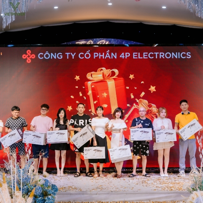 các trò chơi và hoạt động tương tác là phần không thể thiếu giúp tạo không khí vui vẻ, sôi động