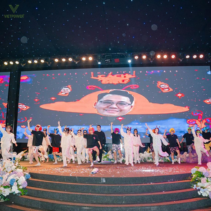 Gala kết hợp team building hoặc du lịch