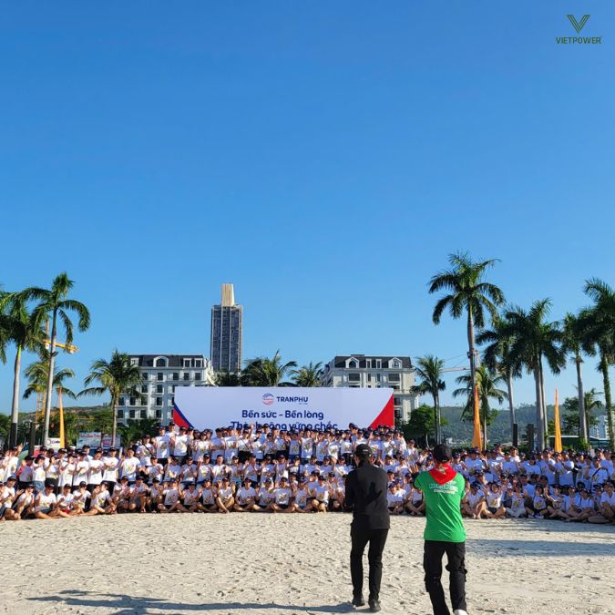 Chụp ảnh tập thể và tổng kết chương trình team building