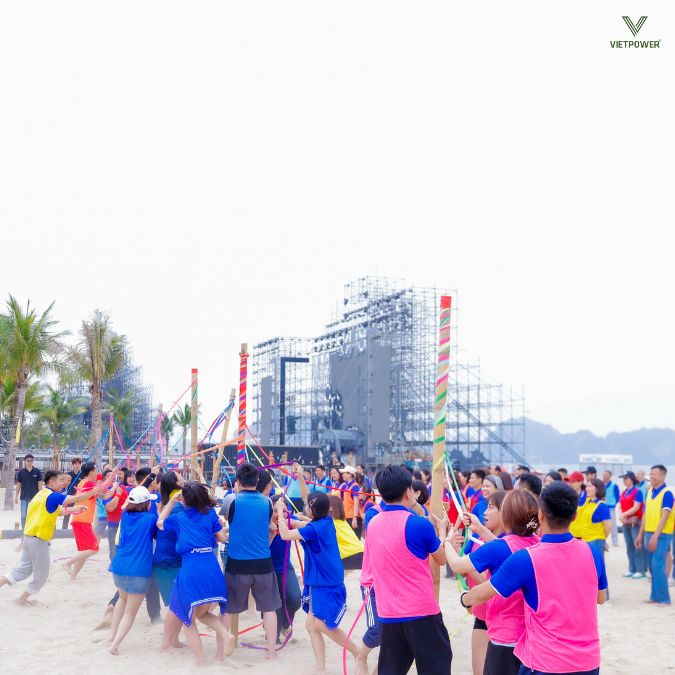 Tổ chức các trò chơi team building trên bãi biển