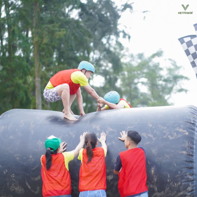 Trò chơi bánh xe F1 đòi hỏi sự phối hợp lực đẩy đồng đều