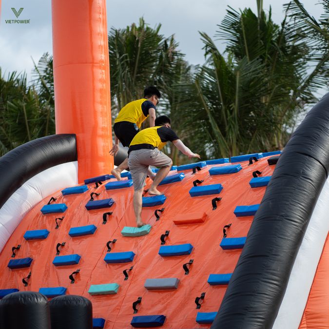 Bộ liên hoàn tròn bằng phao hơi khổng lồ mang đến thử thách đầy thú vị