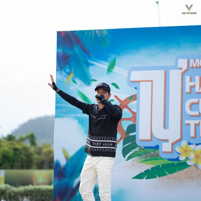 Team building bãi biển nửa ngày