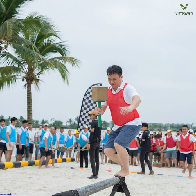 Bãi biển là địa điểm tổ chức team building được yêu thích