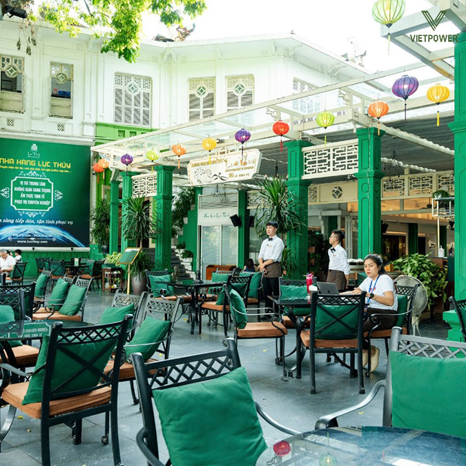 Địa điểm tổ chức họp lớp ven hồ đẹp có nhà hàng Lục Thủy