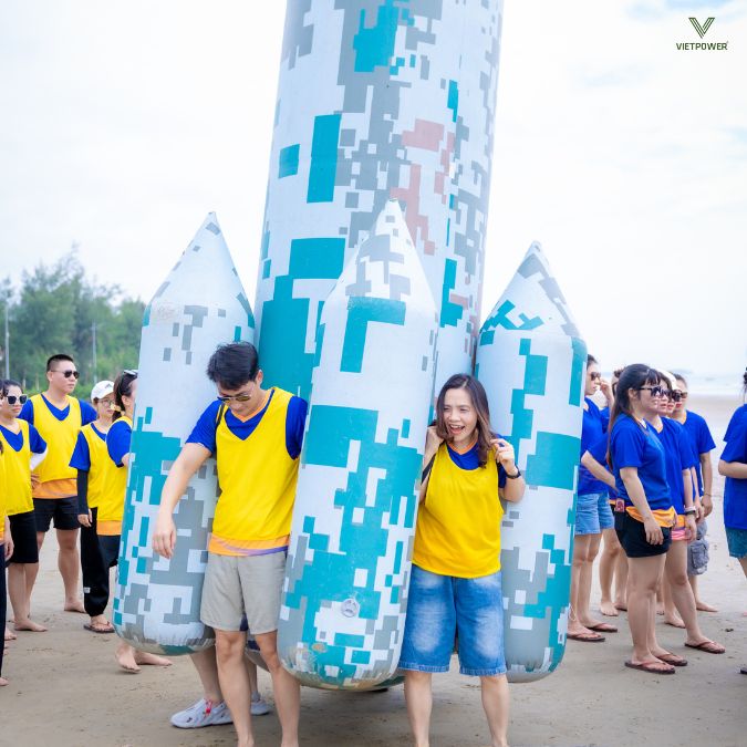 Tên lửa rằn ri là trò chơi yêu cầu sự đồng tâm hiệp lực cao của cả đội