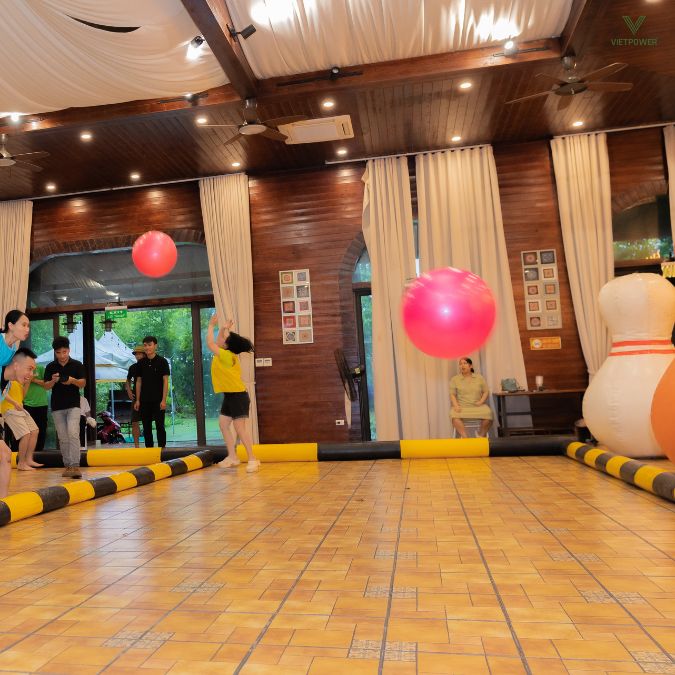 Ném bóng Bowling thể hiện tinh thần san sẻ các áp lực để đạt mục tiêu nhanh nhất có thể