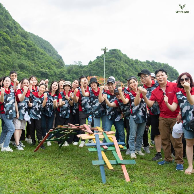 Đội chơi phải cùng nhau tư duy để xây cầu vững chắc mà không dùng chất kết dính nào