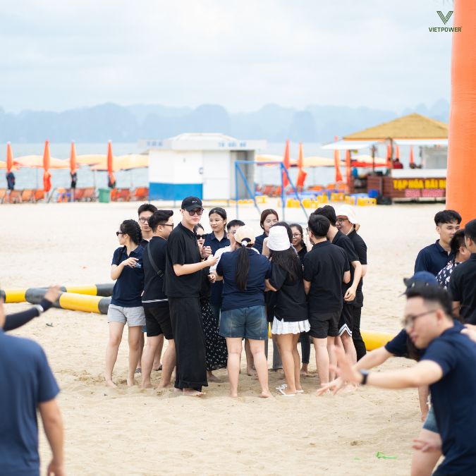 Kết chùm theo số là trò chơi team building không đạo cụ sôi động và đầy hứng khởi