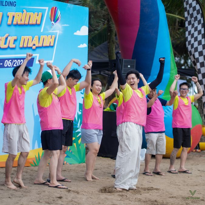 Dàn nhạc cơ thể là trò chơi team building không cần đạo cụ kết hợp độc đáo giữa âm nhạc và vận động