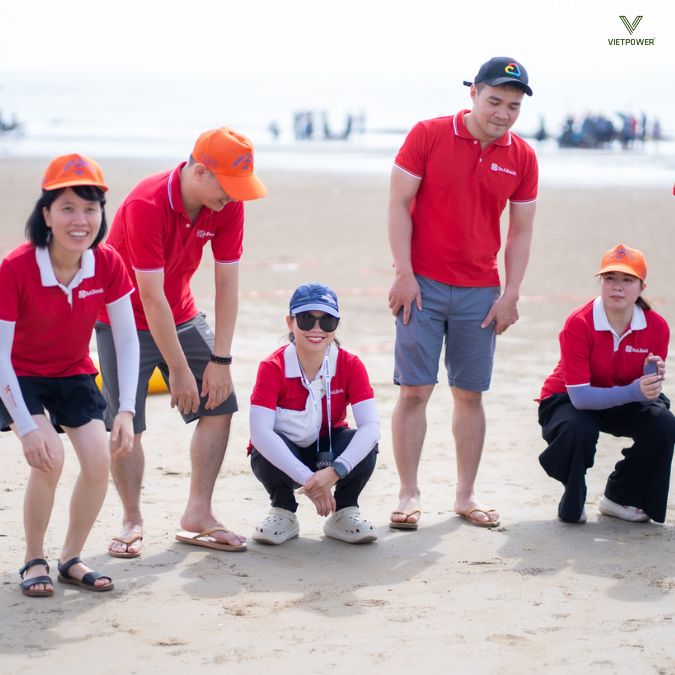 Đứng – Nằm – Ngồi là trò chơi không cần đạo cụ dễ chơi và tạo ra bầu không khí vui vẻ