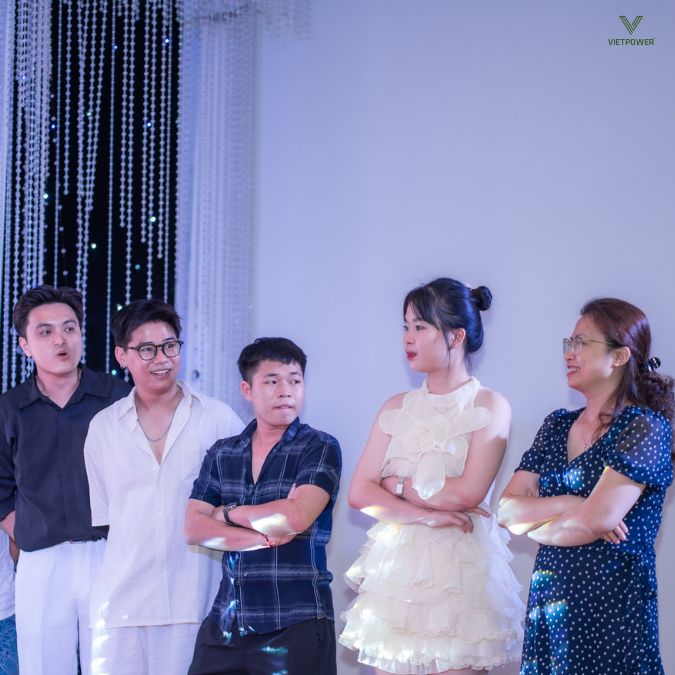 Tìm người đồng hành tương đồng dựa trên những đặc điểm chung về nhận dạng, sở thích,...