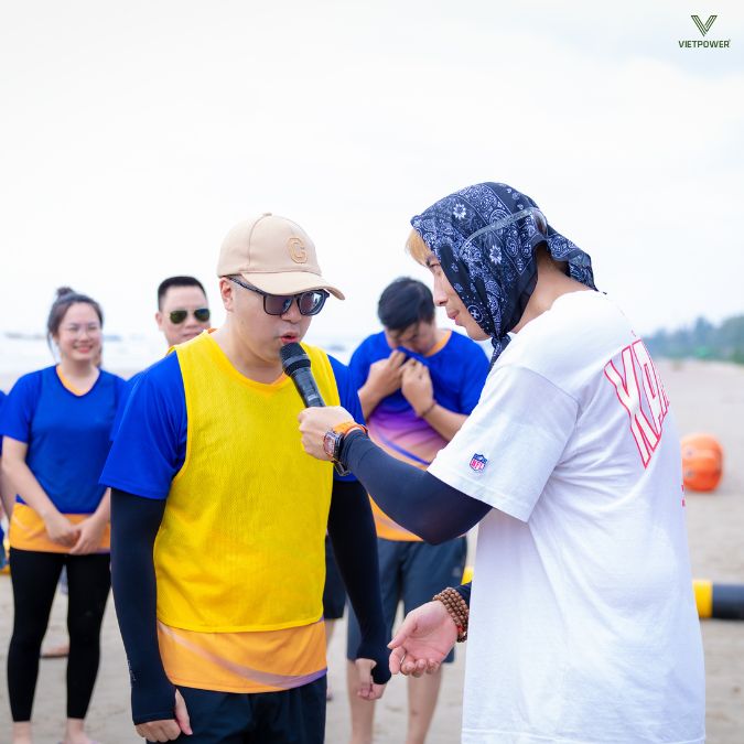 Trò chơi vòng tròn tên gọi giúp mọi người ghi nhớ tên đồng nghiệp một cách tự nhiên