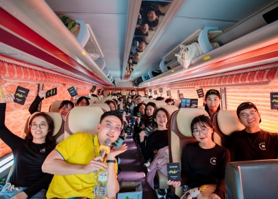 Trò chơi team building trên xe giúp khuấy động không khí suốt hành trình