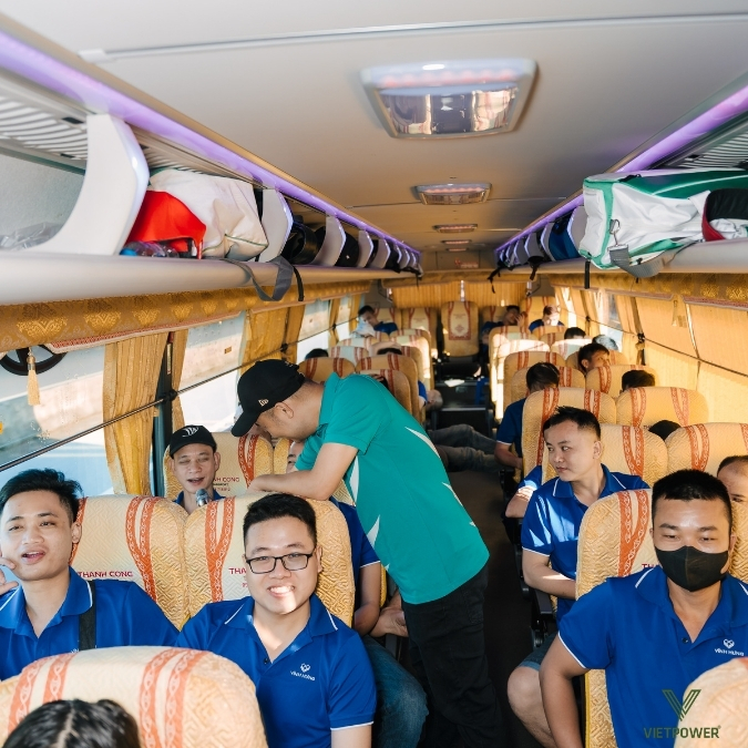 Trò chơi rèn khả năng phản xạ, phối hợp nhịp nhàng và tạo không khí vui nhộn trên xe.