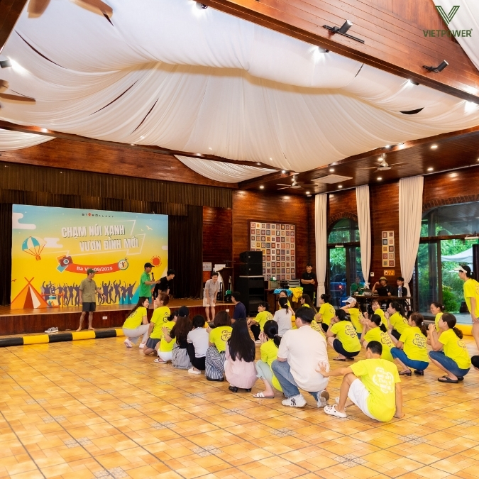 Đứng – ngồi – nhảy