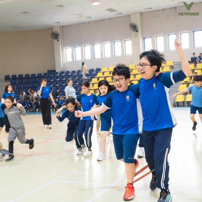 Tiếng hò reo vang lên khi các thành viên phải di chuyển như một thể thống nhất