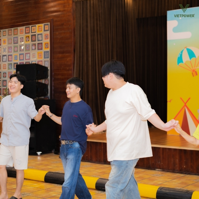 Trò chơi này giúp mọi người ghi nhớ tên đồng đội kèm một động tác đặc trưng