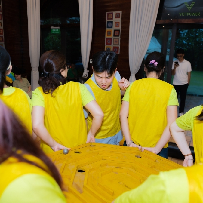 Trò chơi giúp rèn luyện sự khéo léo, tập trung và phối hợp nhóm