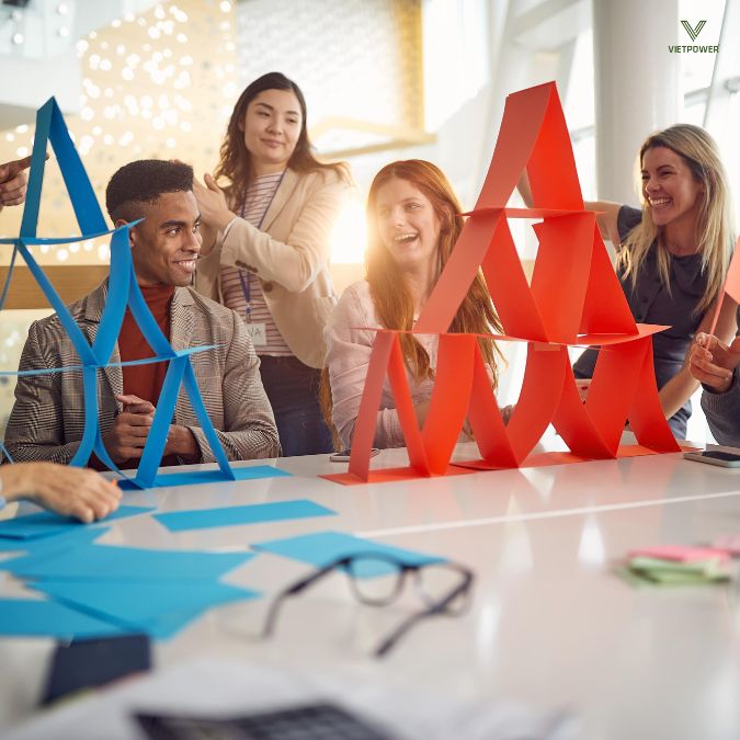 Trò chơi xây tháp giấy đòi hỏi sự phân công công việc rõ ràng