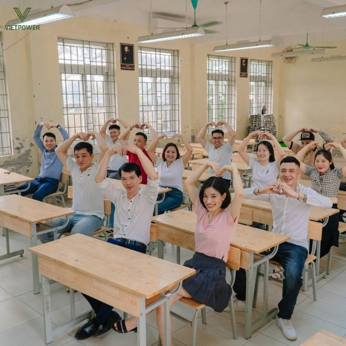 Họp lớp 20 năm ra trường tại trường cũ