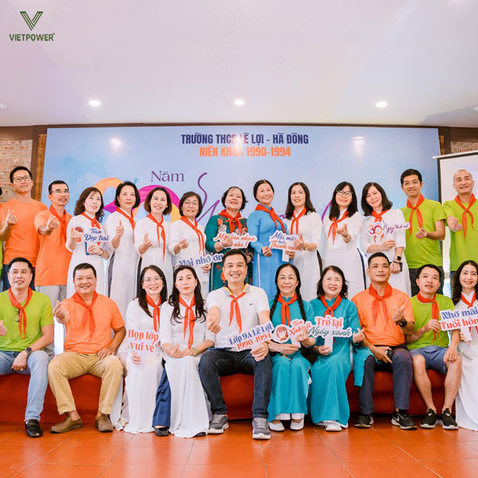 Họp lớp cấp 2 tại trường cũ